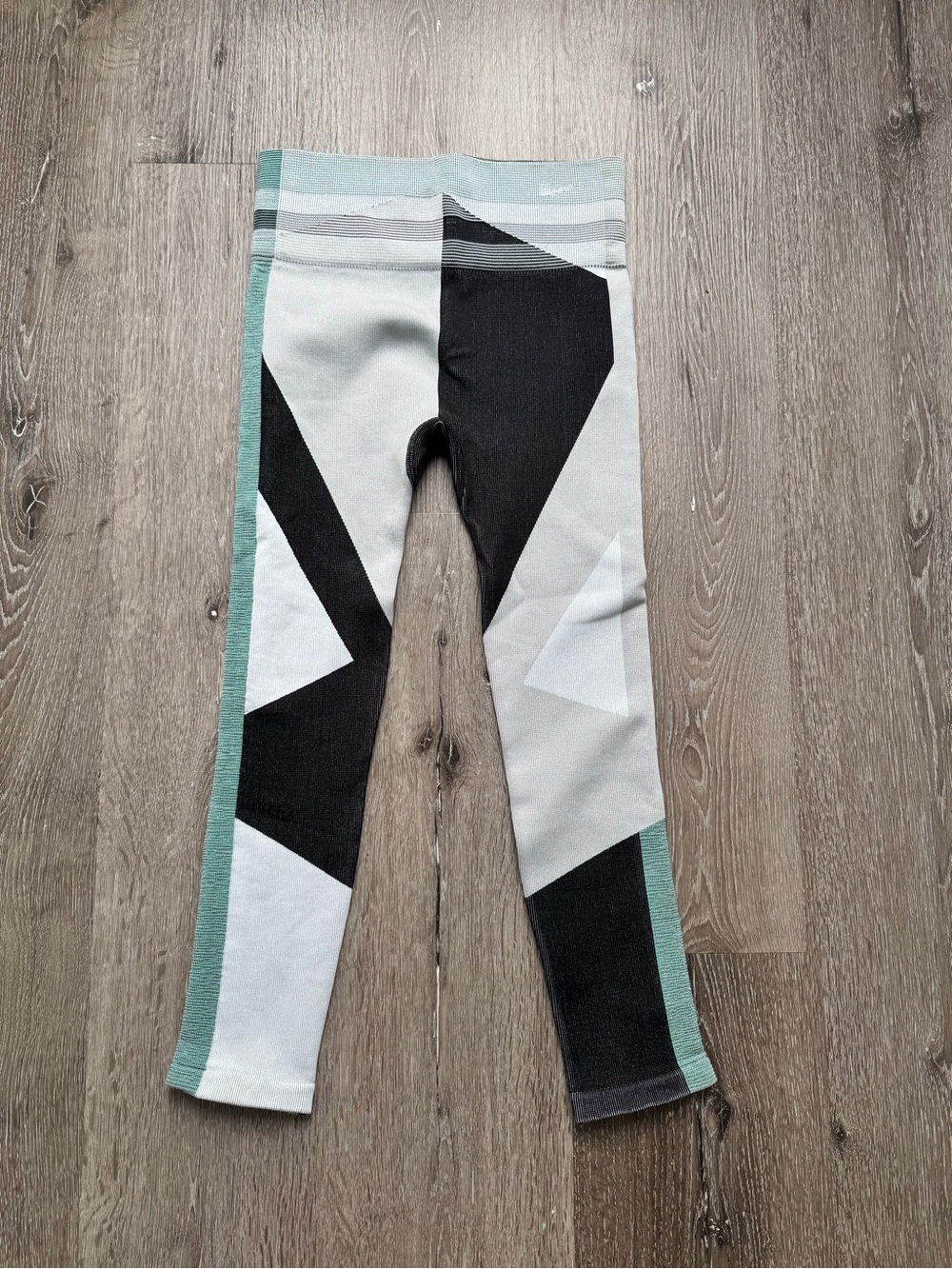 Nike Dri-FIT Seamless Geometric Cropped Leggings Medium